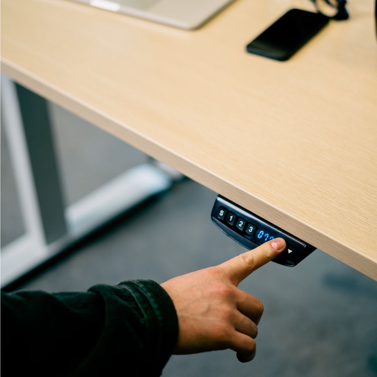 UPLIFT - Escritorio Eléctrico Regulable UpLift - Cubierta Roble 160x70 cm + Base Blanca