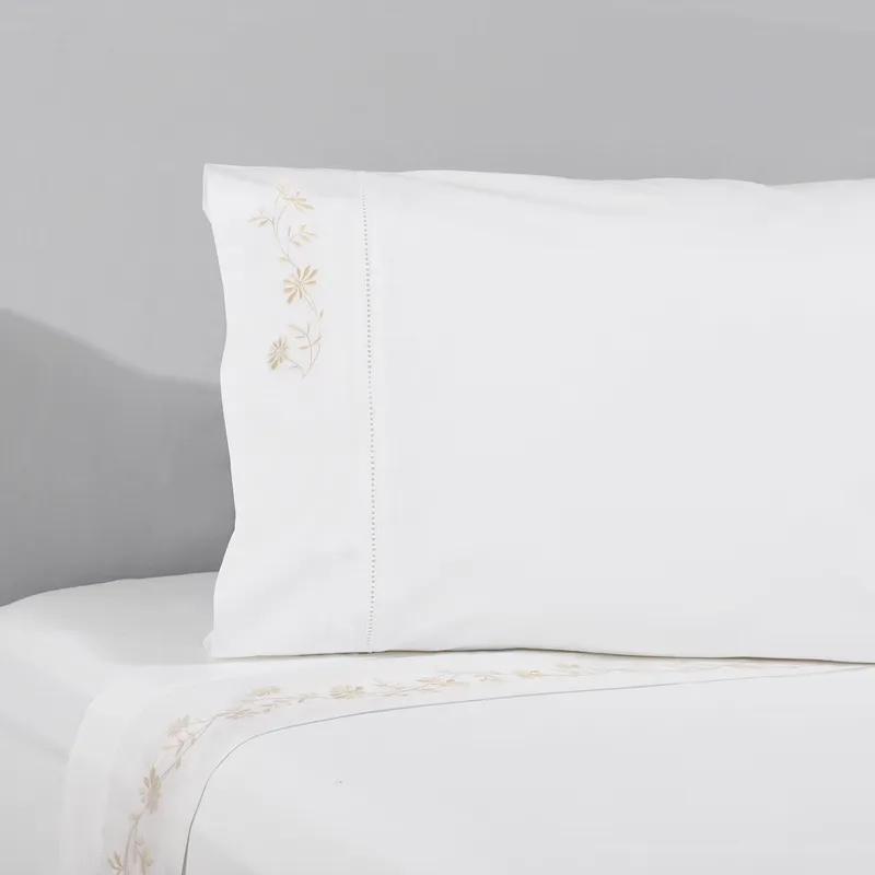 NINA HERRERA - Sábana Bordada Floral Marfil 220 Hilos Super King
