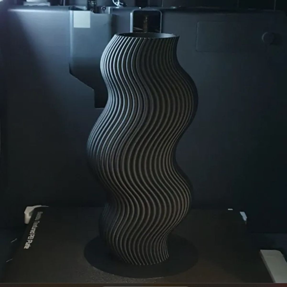 GENERICO - Jarrón Moderno Ondulado