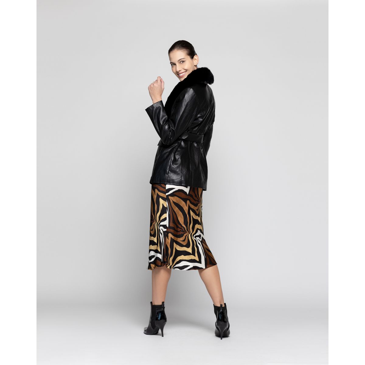 LINEATRE - Chaqueta Mujer Almendra Negro Lineatre