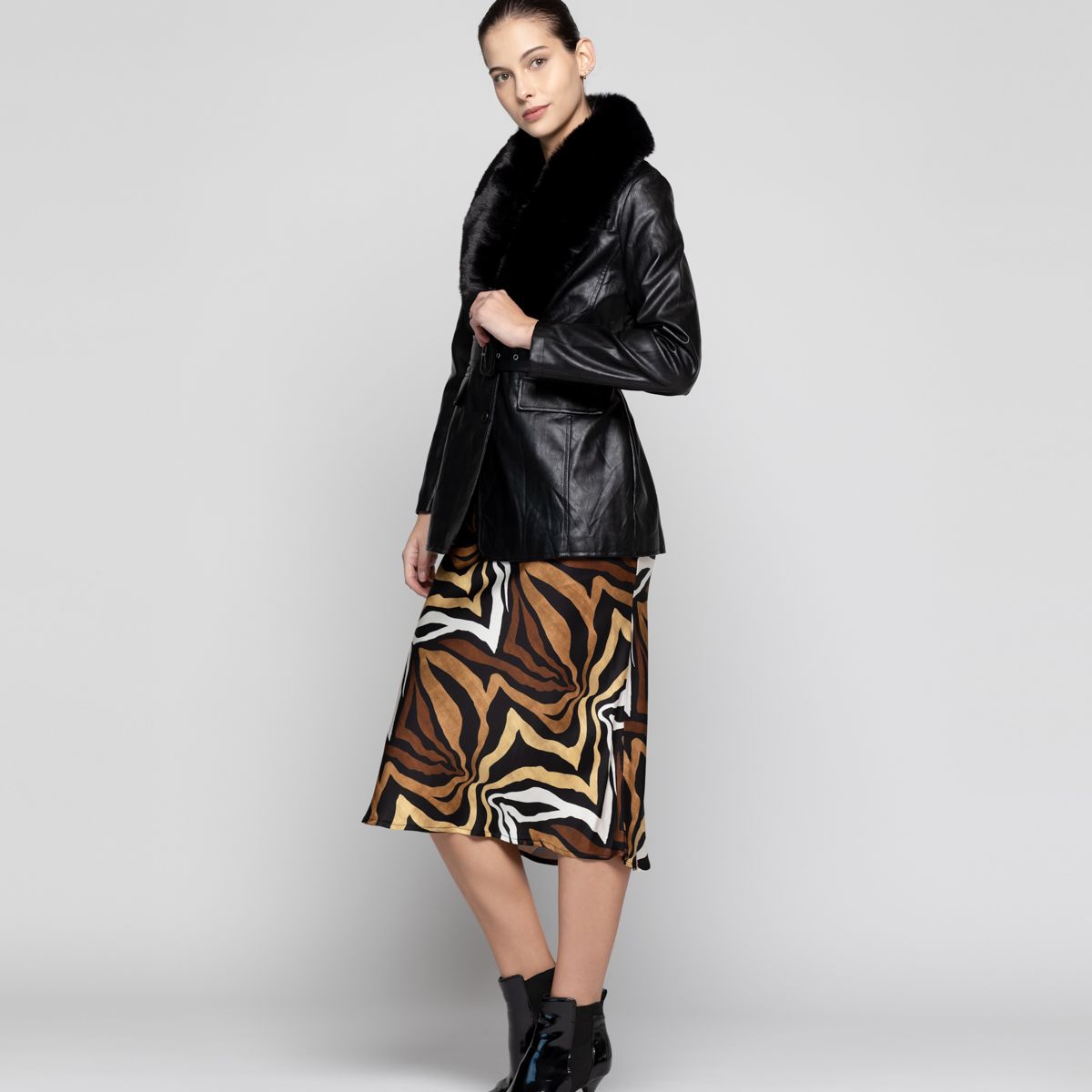 LINEATRE - Chaqueta Mujer Almendra Negro Lineatre