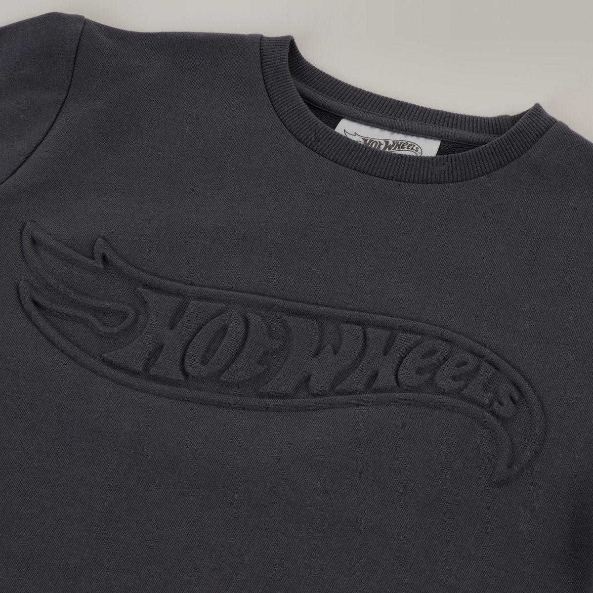 HOT WHEELS - Poleron Cerrado Niño Relieve Emboss Negro Hot Wheels