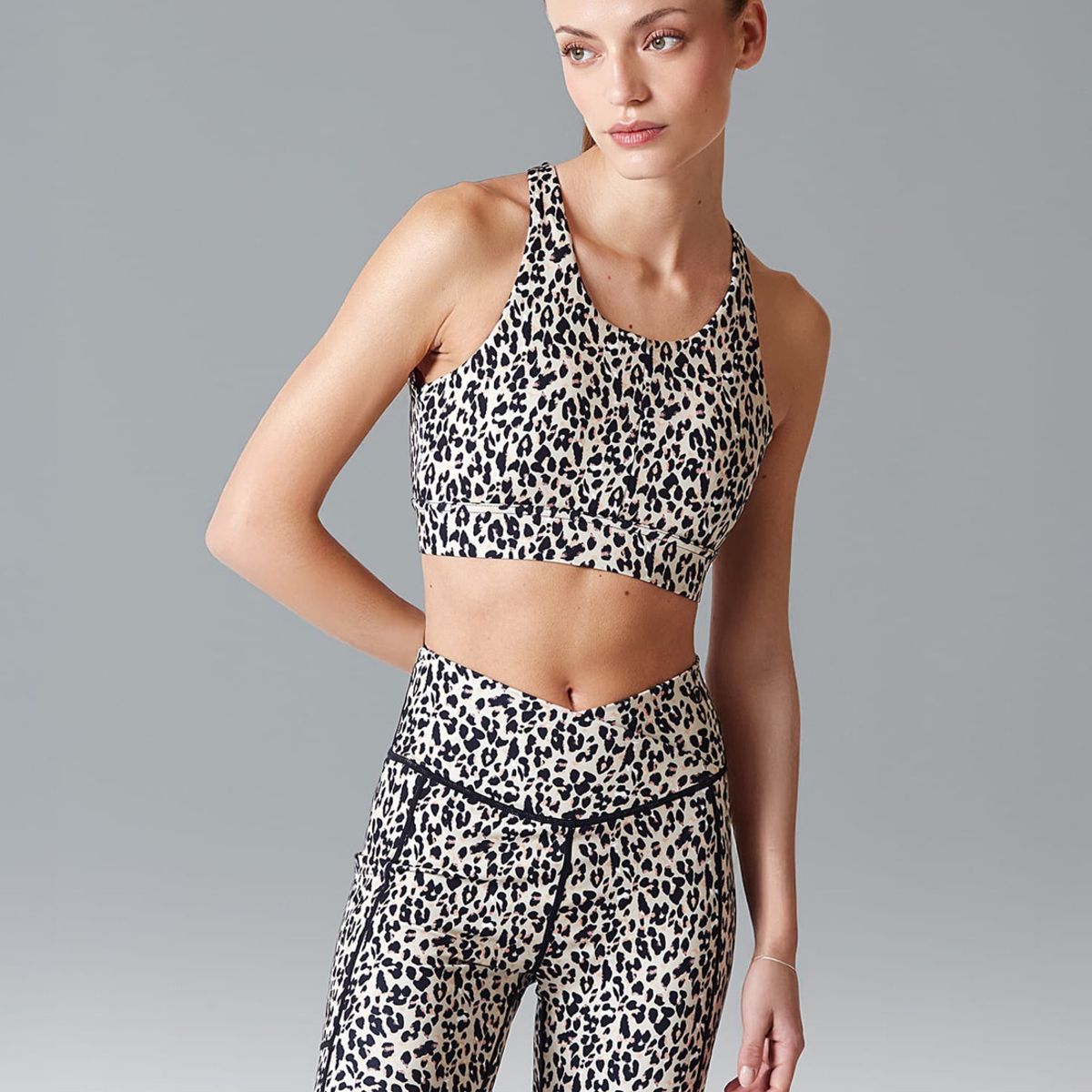 LOUNGE - Peto Deportivo Cruzado Active LOUNGE