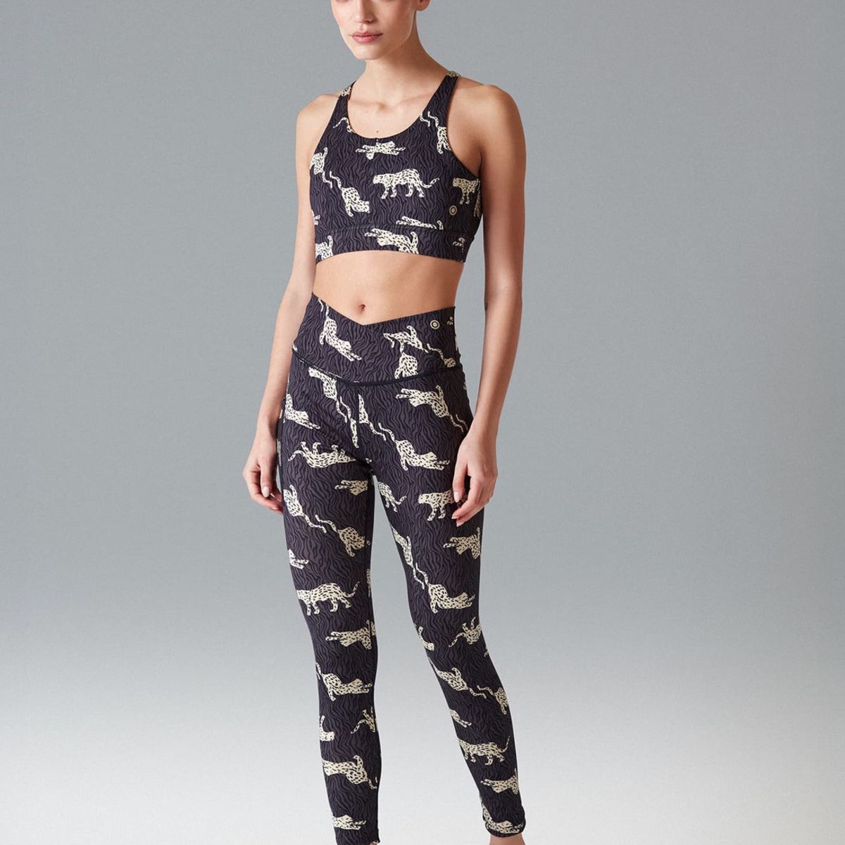 LOUNGE - Peto Deportivo Cruzado Active LOUNGE