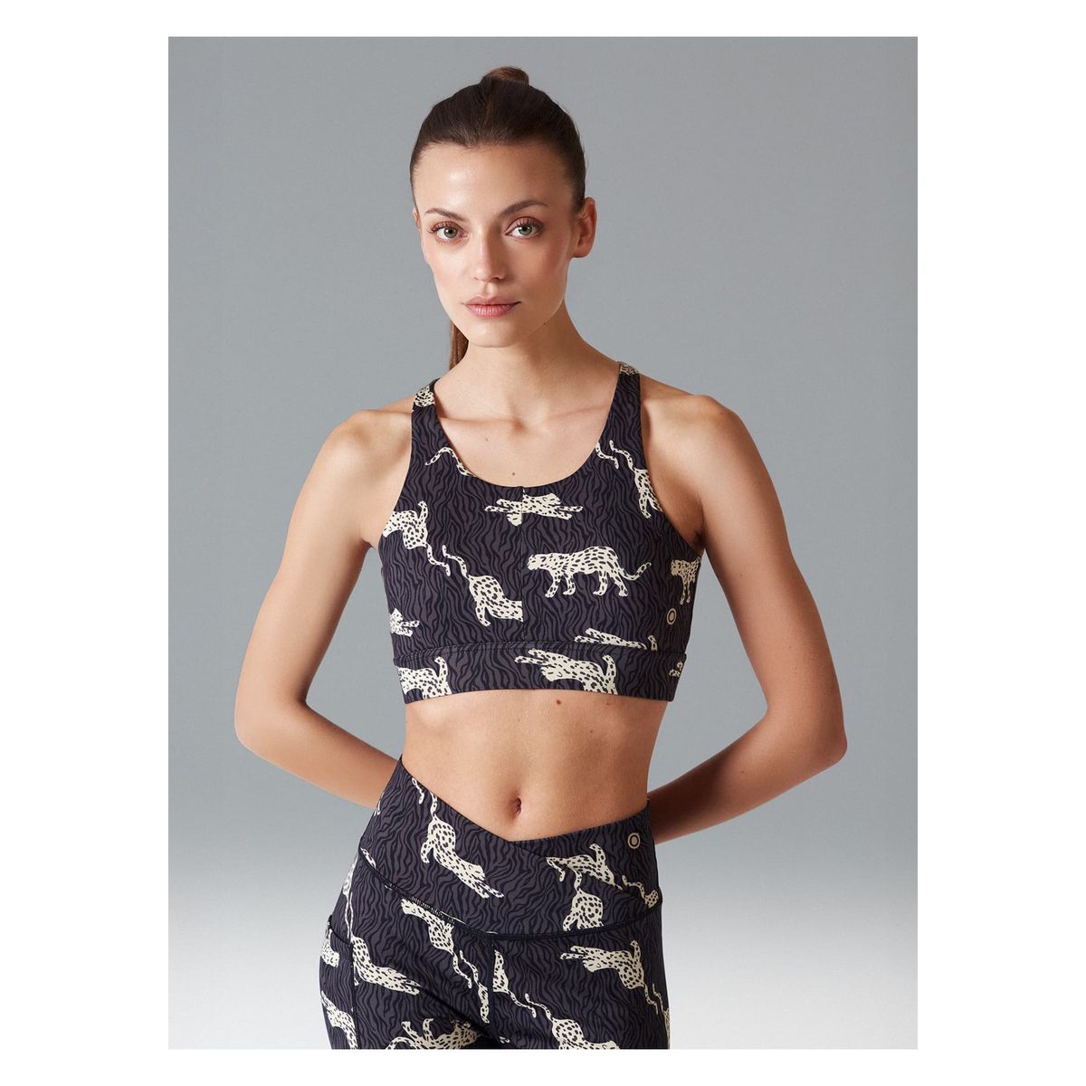 LOUNGE - Peto Deportivo Cruzado Active LOUNGE