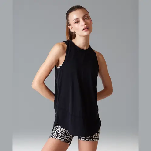 LOUNGE - Polera Deportiva Mujer Lisa Active