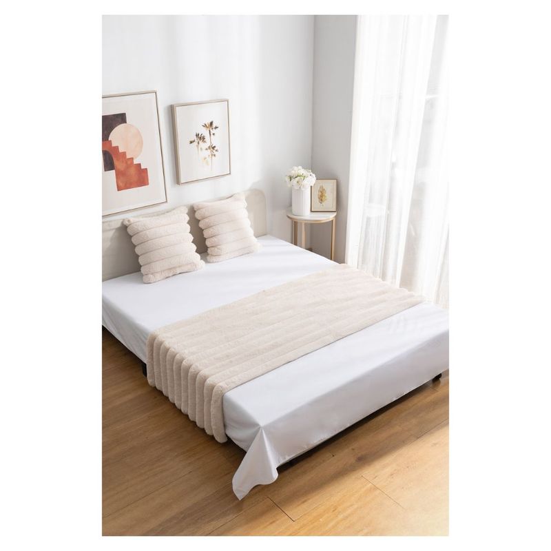 GENERICO - Set de Piecera + 2 Fundas Peluda Líneas 70 x 210 cm - Beige