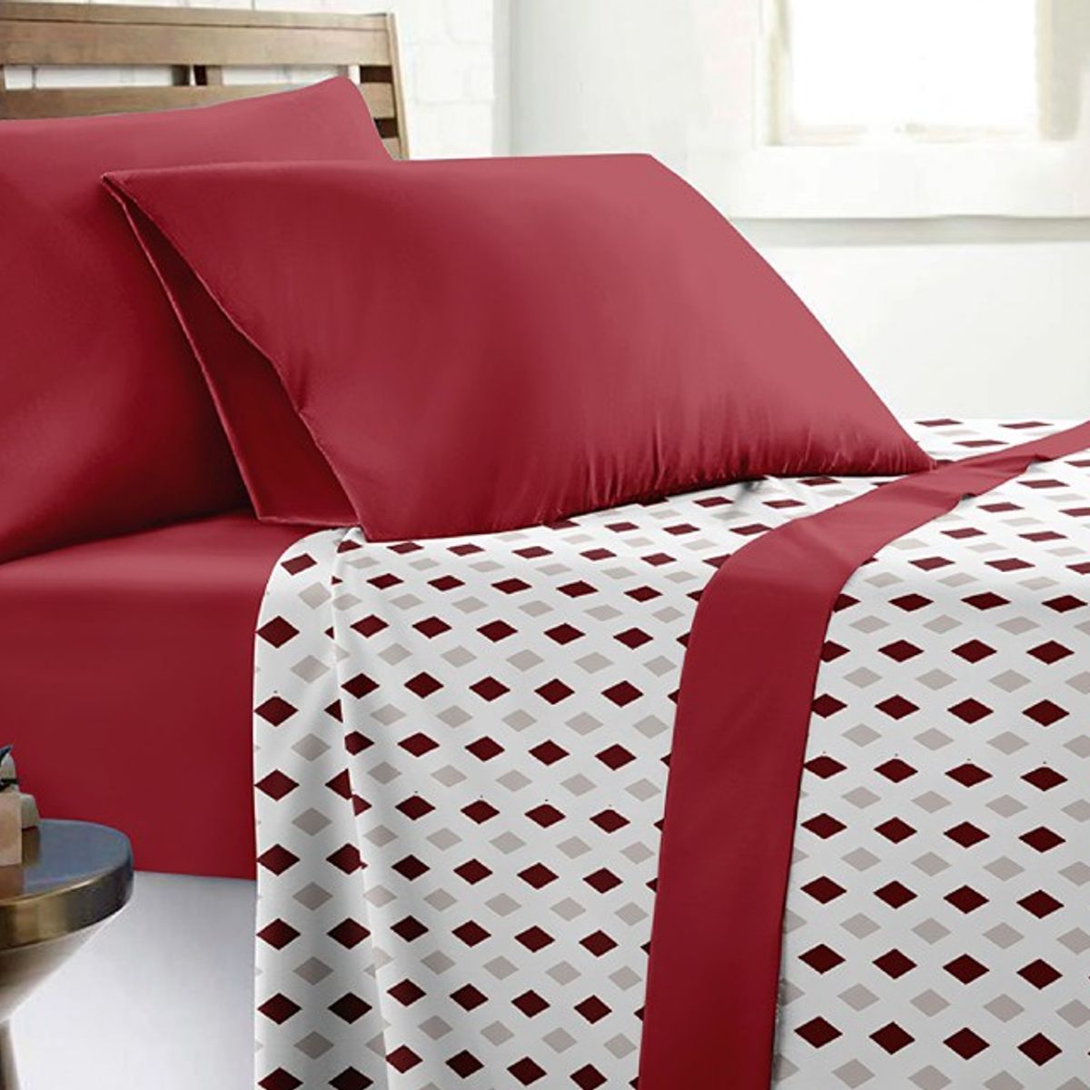 DORAL - Sábanas Aterciopelada Composé  Triángulos Guinda