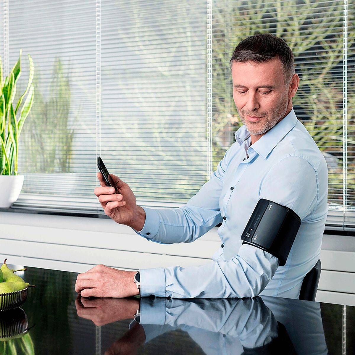 OMRON - Toma Presión Digital De Brazo Automático Omron Hem-7600t