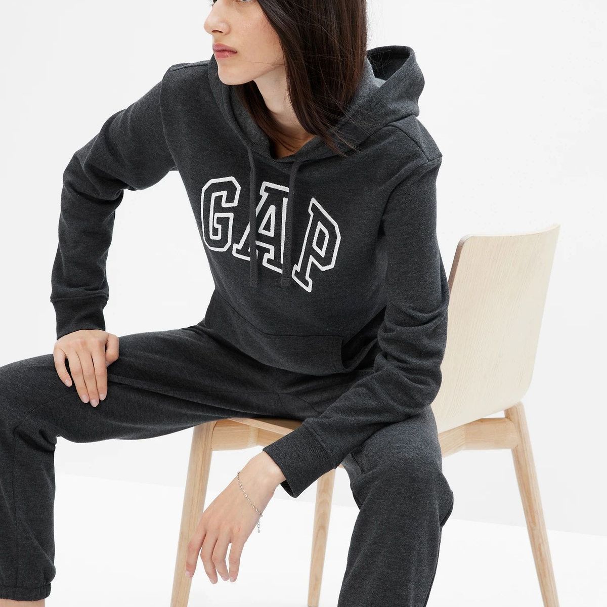 GAP - Polerón Mujer Logo Sin Cierre Gris Gorro Gap