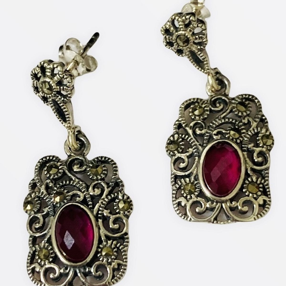 TAETHAI - Aros envejecidos plata 925 con Rubí natural