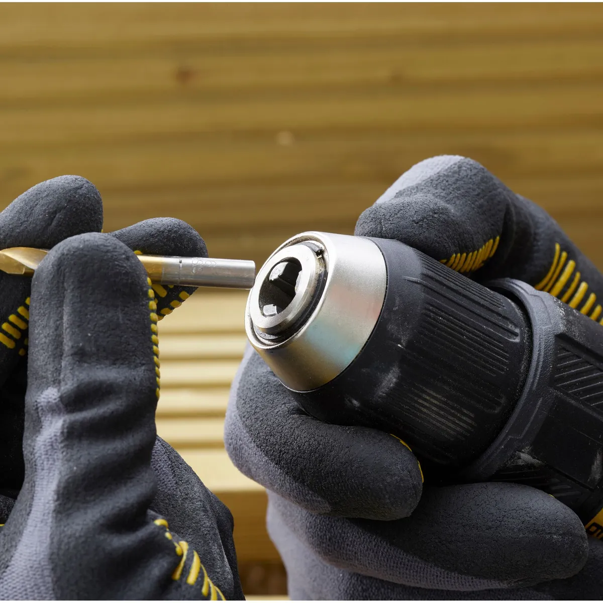 STANLEY - Taladro percutor 13mm 20V BRUSHLESS STANLEY SBD710B-B3