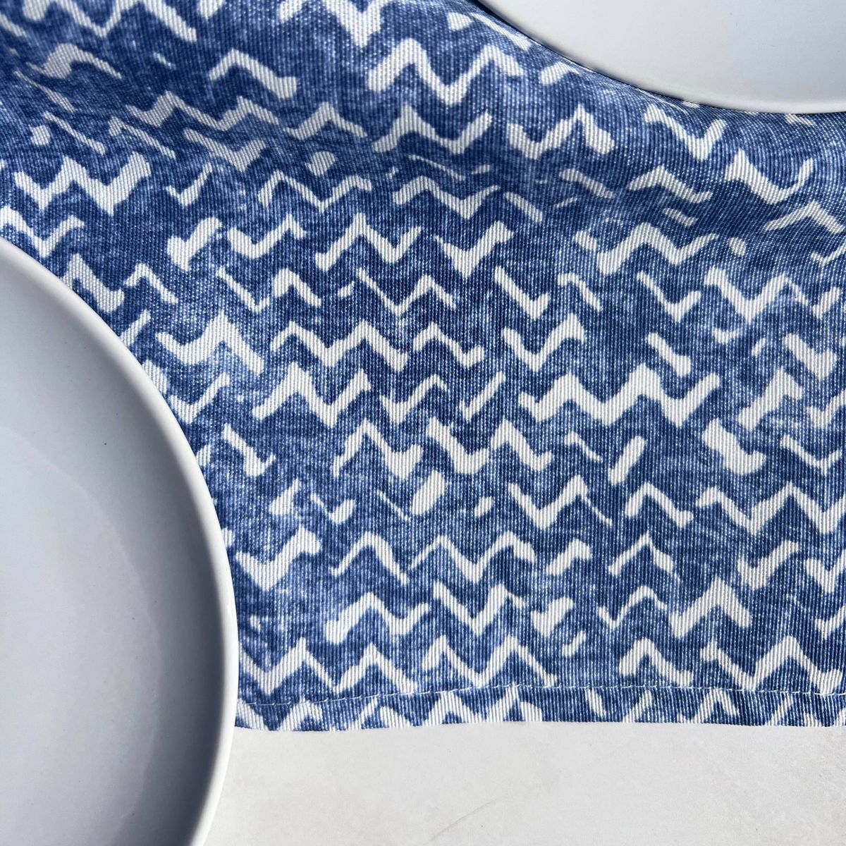 DECO EXPRESS - Camino de Mesa Cancún Ondas 160x40 cm – Azul con Estampado Ondulado