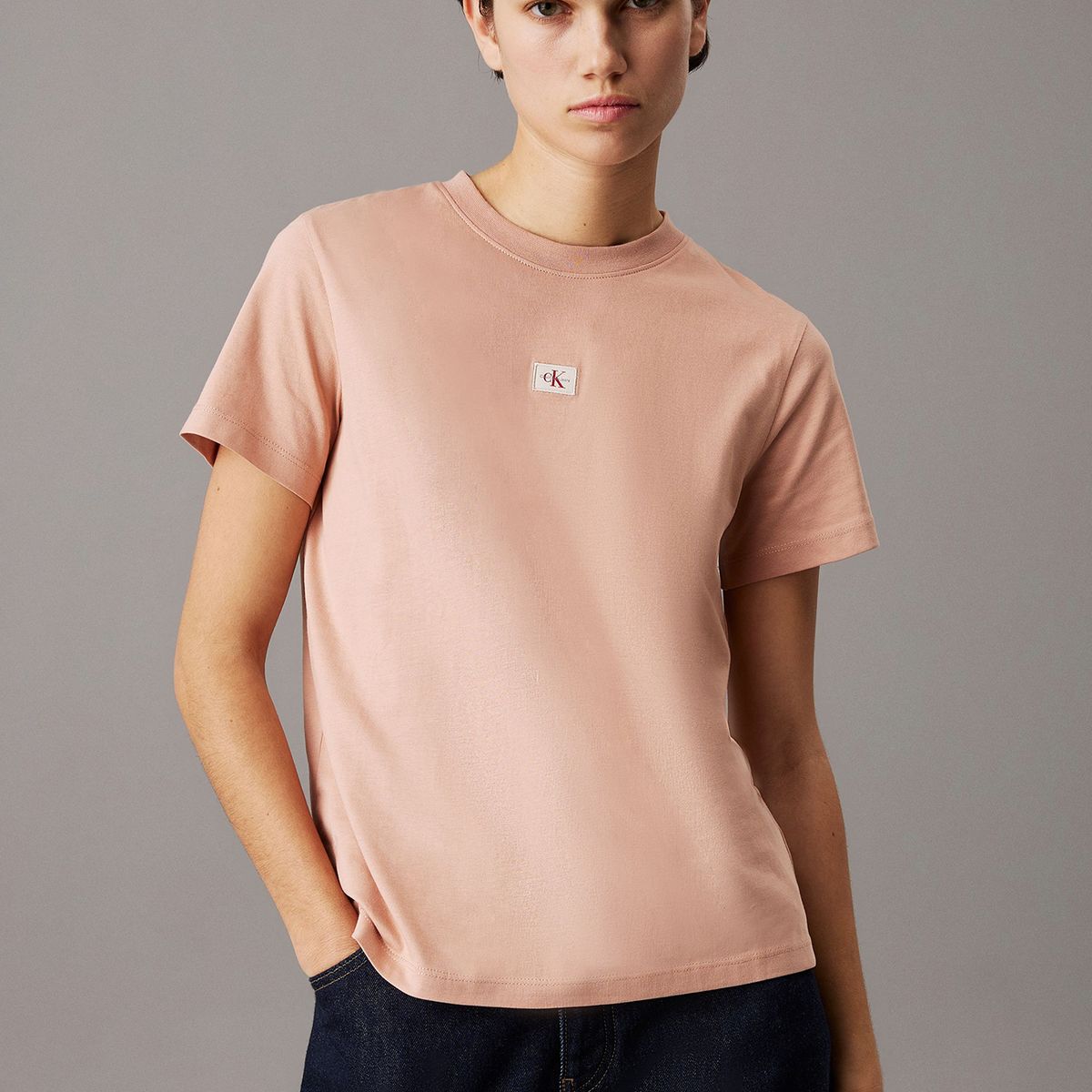 CALVIN KLEIN - Polera con monograma e insignia Rosado Calvin Klein