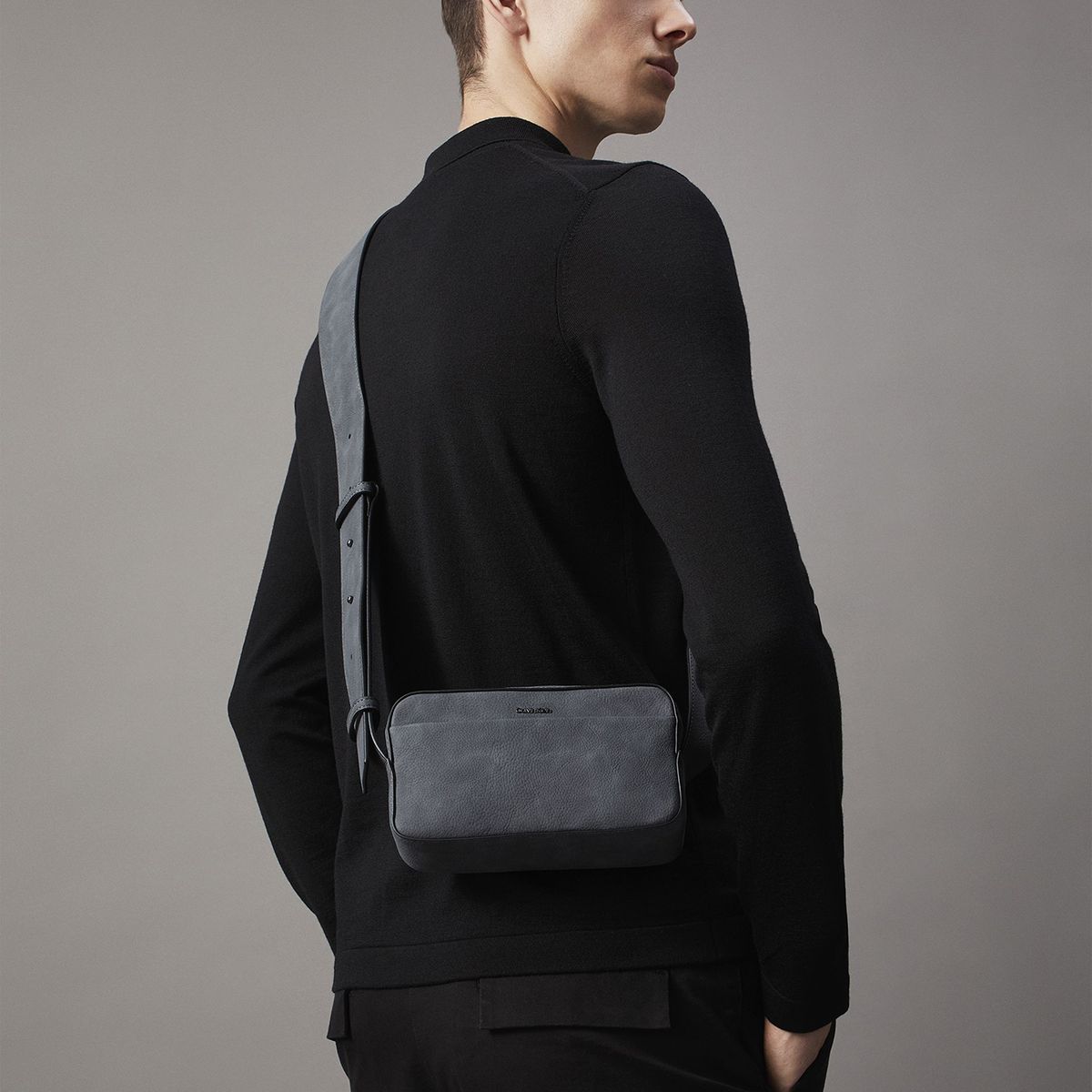 CALVIN KLEIN - Bolso Ck Refined Gris Calvin Klein