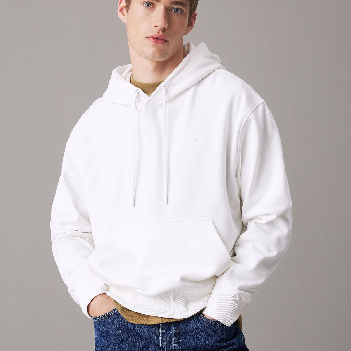 CALVIN KLEIN - Polerón con gorro y logo en la parte trasera Blanco Calvin Klein