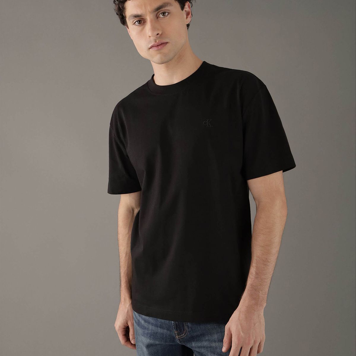 CALVIN KLEIN - Polera suave con monograma en capas Negro Calvin Klein