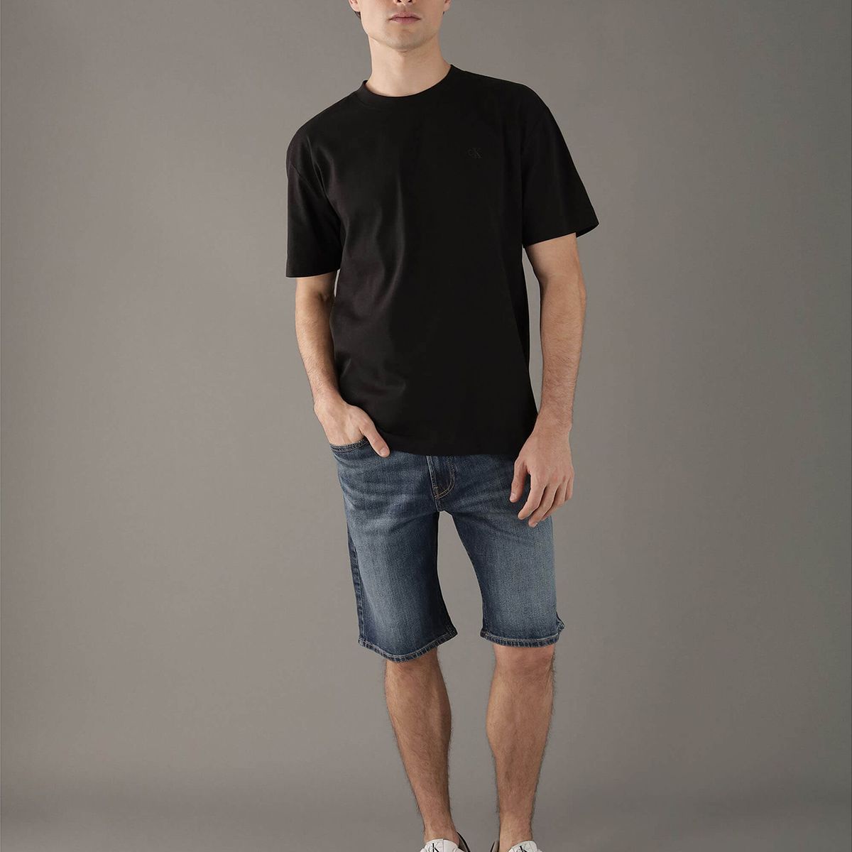 CALVIN KLEIN - Polera suave con monograma en capas Negro Calvin Klein