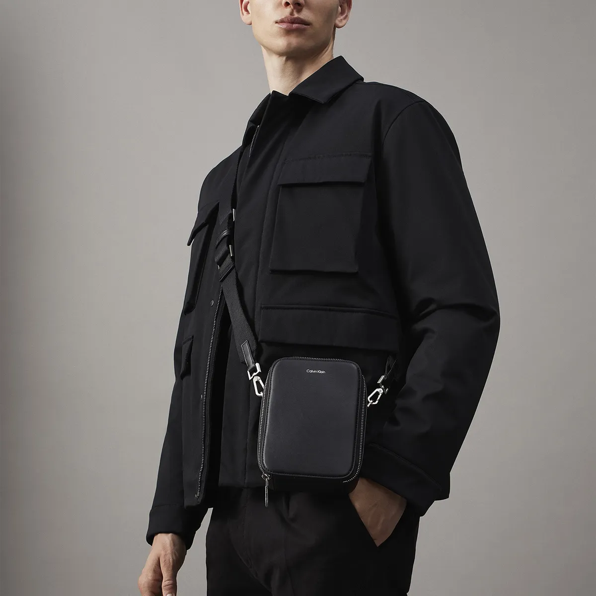 CALVIN KLEIN - Bolso Reporter Ck Sleek Negro Calvin Klein BEH