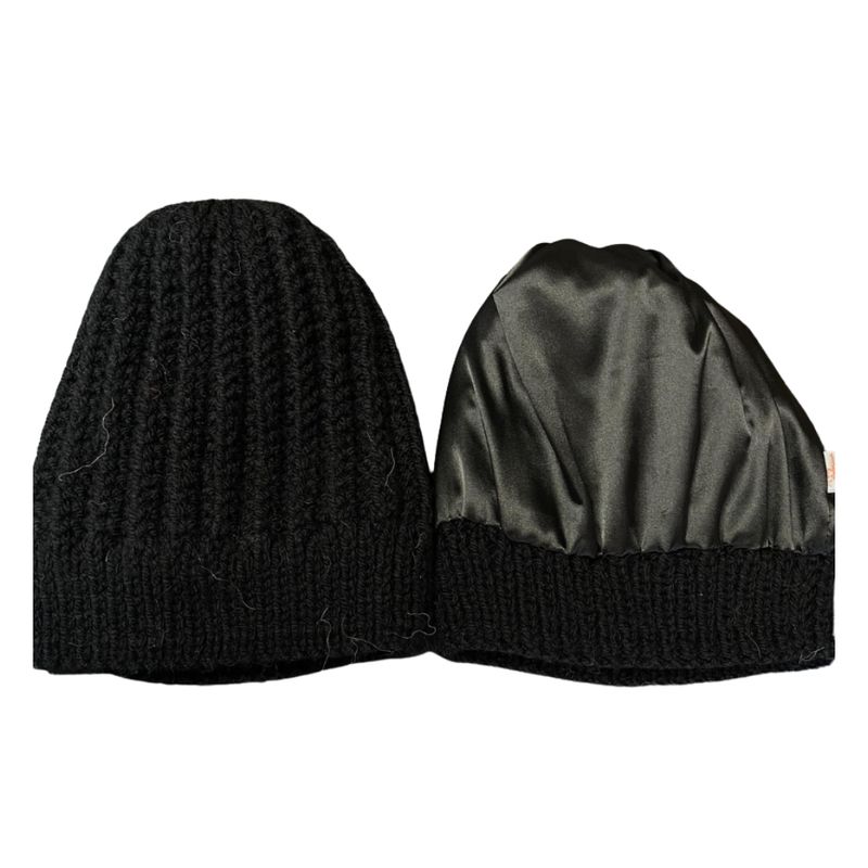 MARINA COLORINA - Gorro de lana con interior de satén negro