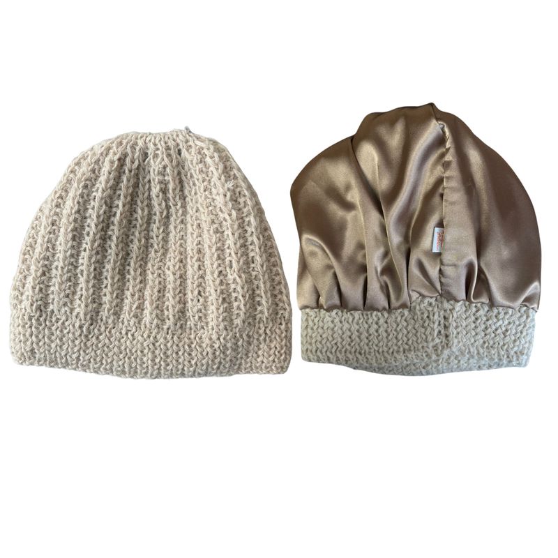 MARINA COLORINA - Gorro de lana con interior de satén beige