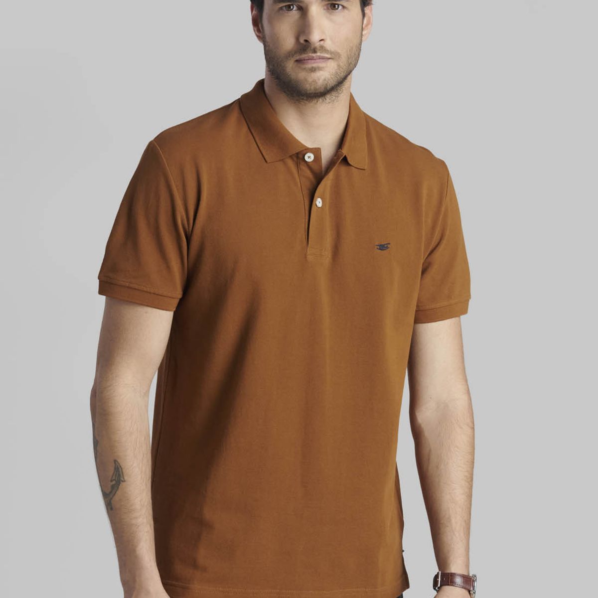 FEROUCH - Polera Pique Basica Café Ferouch