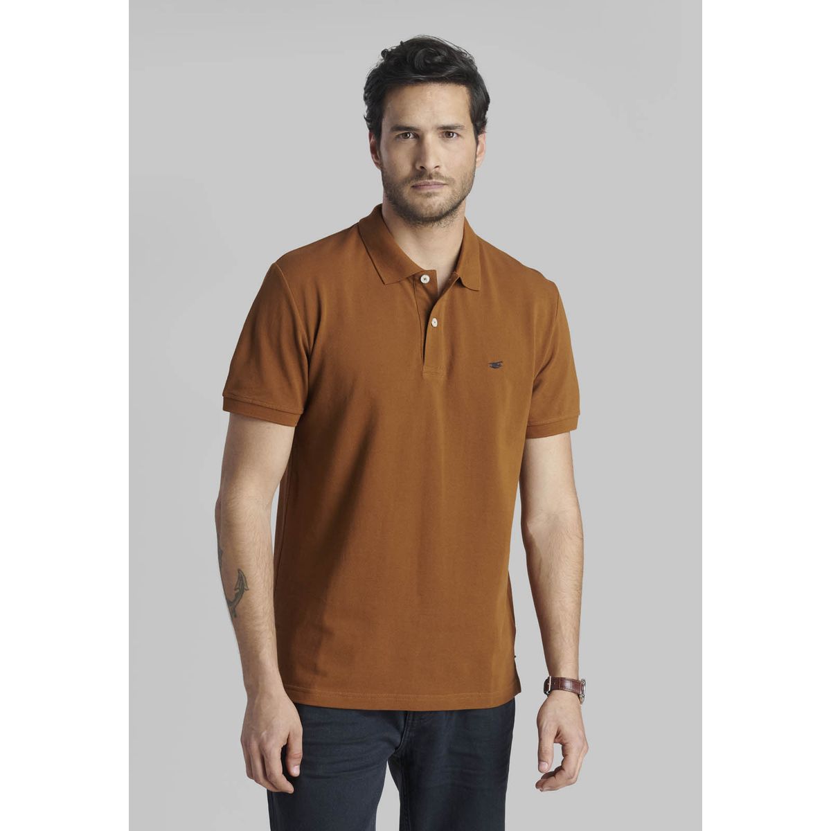 FEROUCH - Polera Pique Basica Café Ferouch