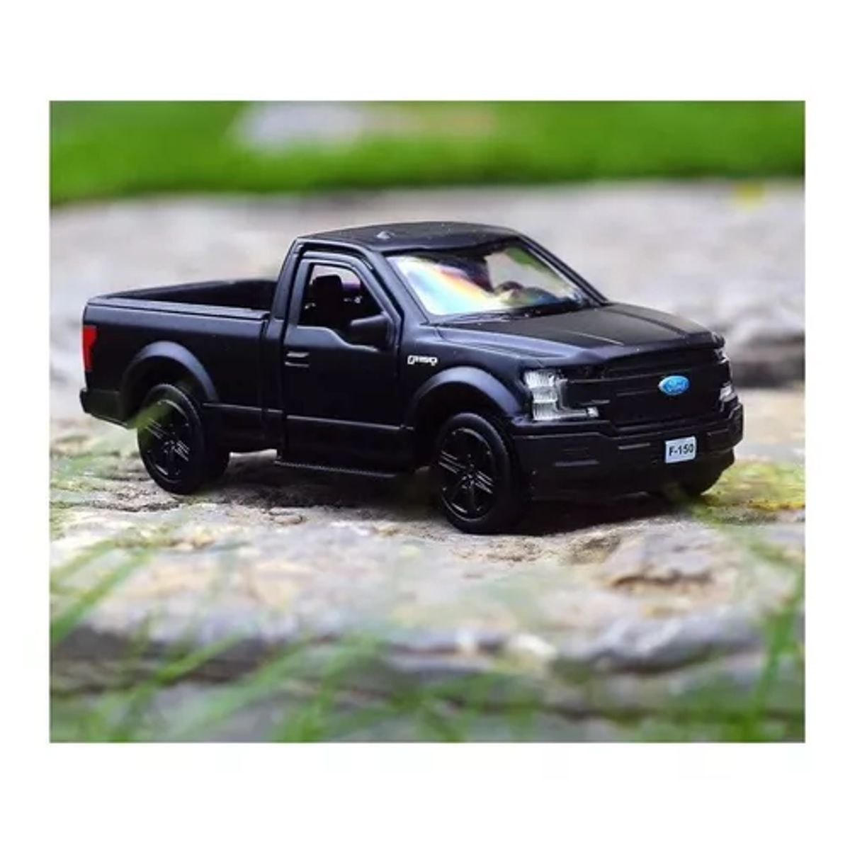 GENERICO - Ford camioneta F150 negra escala 136