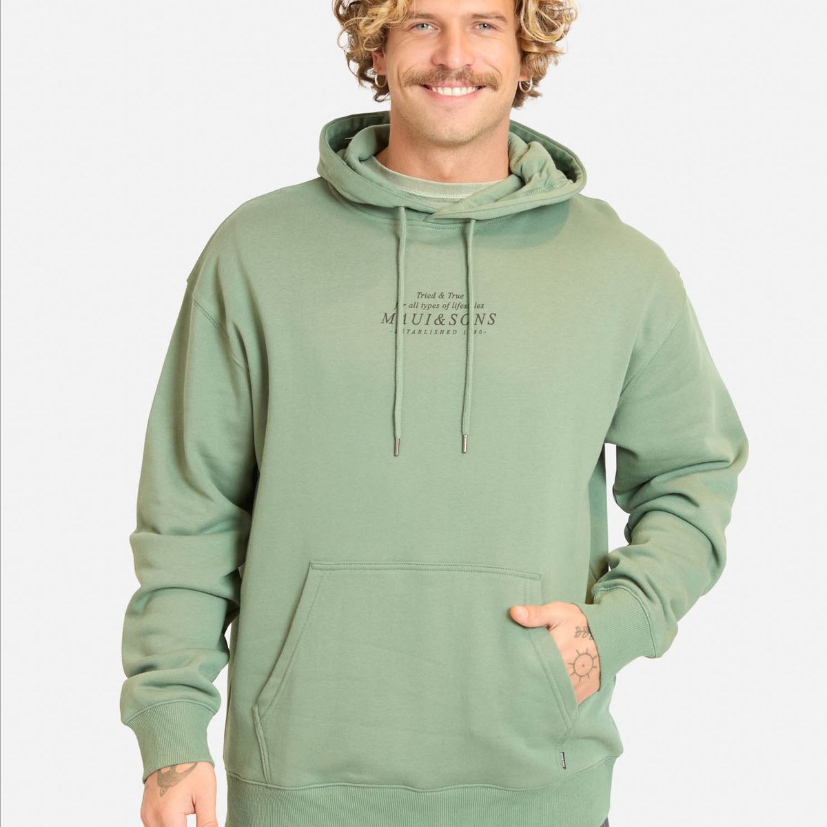 MAUI AND SONS - Poleron Canguro Tropikai Verde Hombre Maui And Sons - Verde