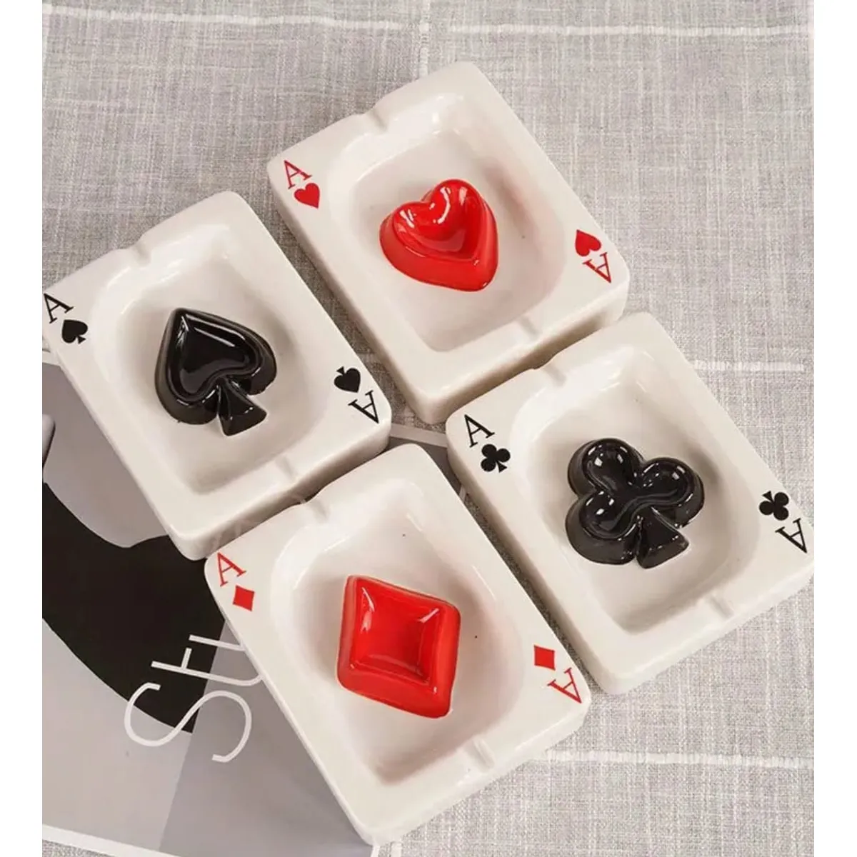HOMEY - Pack de 4 ceniceros de ceramica, modelo de naipes