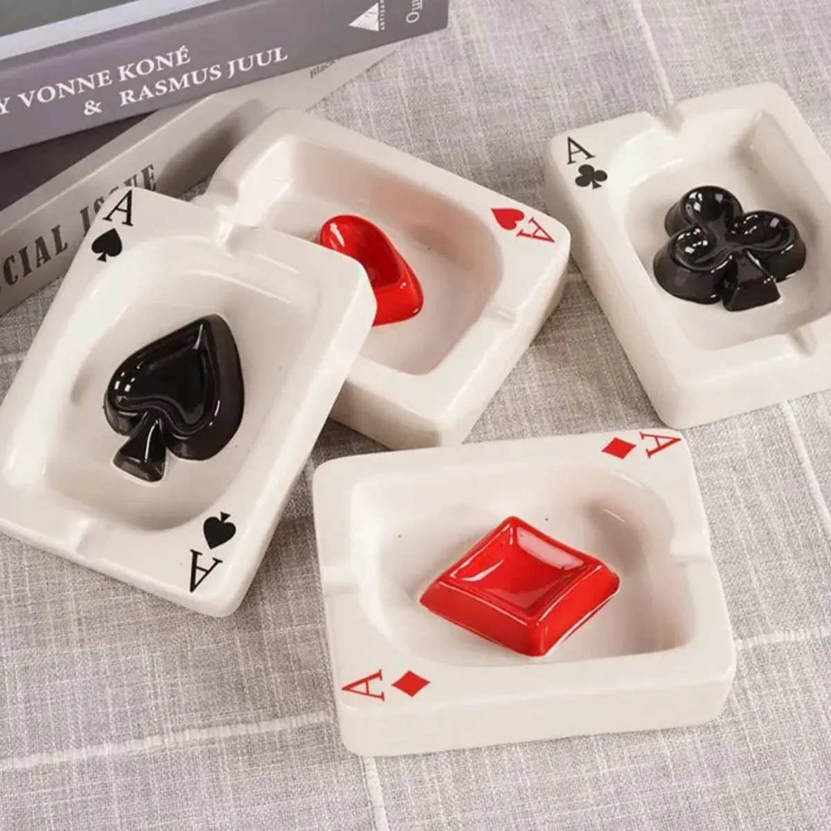 HOMEY - Pack de 4 ceniceros de ceramica, modelo de naipes