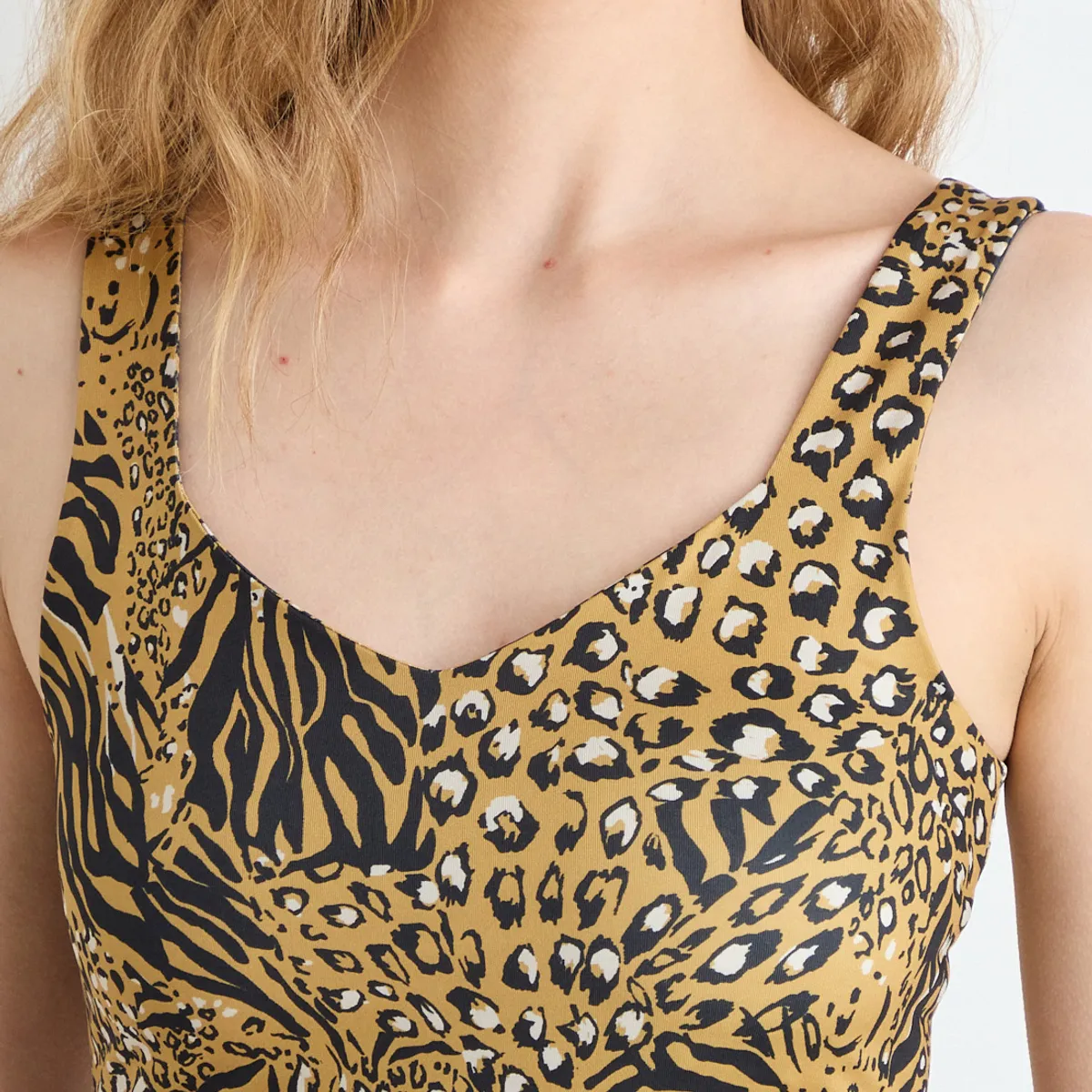 IO - Polera Sin Mangas Mujer Café IO