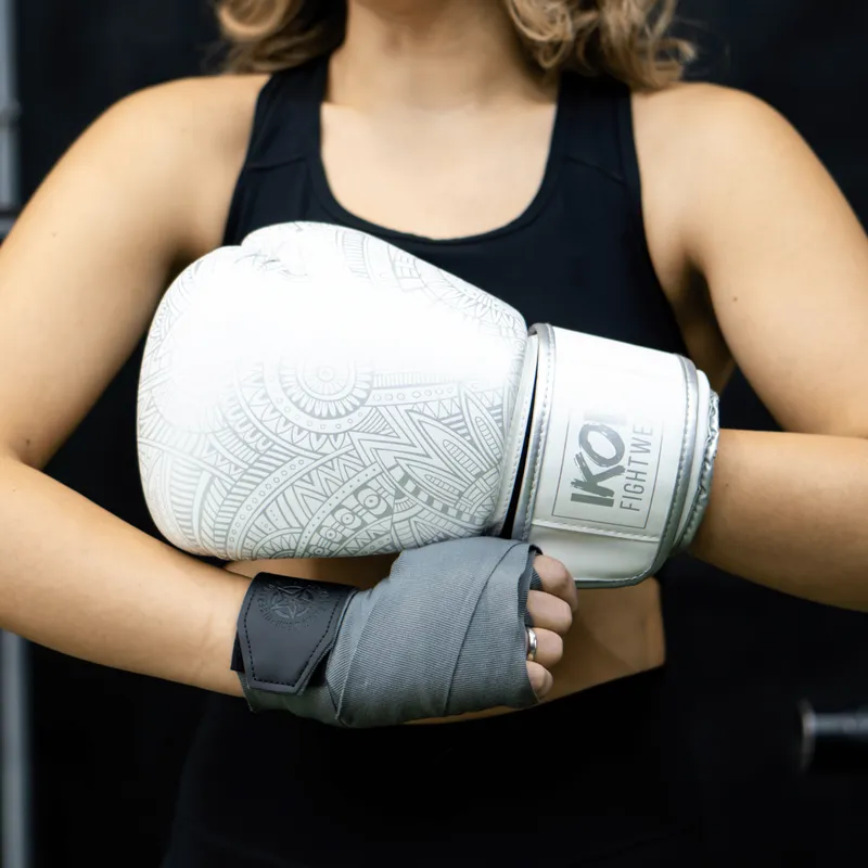 IKON - Guantes de Boxeo Blancos 14oz + Vendas de Boxeo Grises