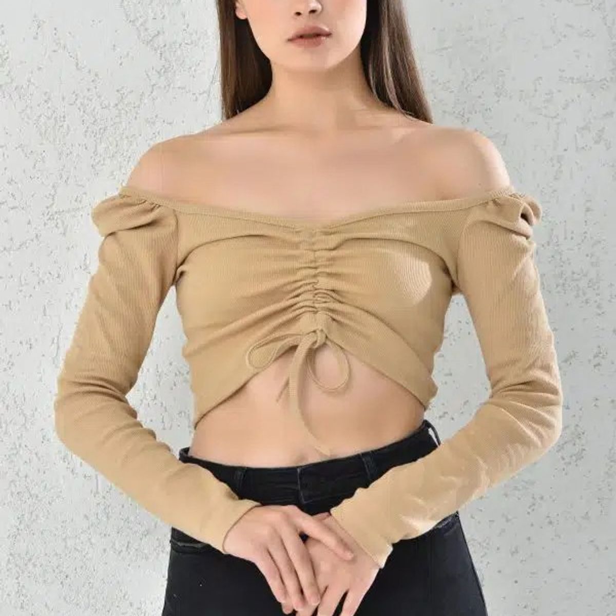 MROTTO - Top Crop Mujer Manga Larga Beige Fruncido Escote Hombros Descubiertos