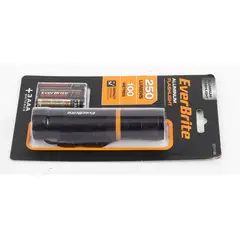 GENERICO - Linterna 250 Lúmenes a Pilas Ilumunación Clara E011182 EVERBRITE