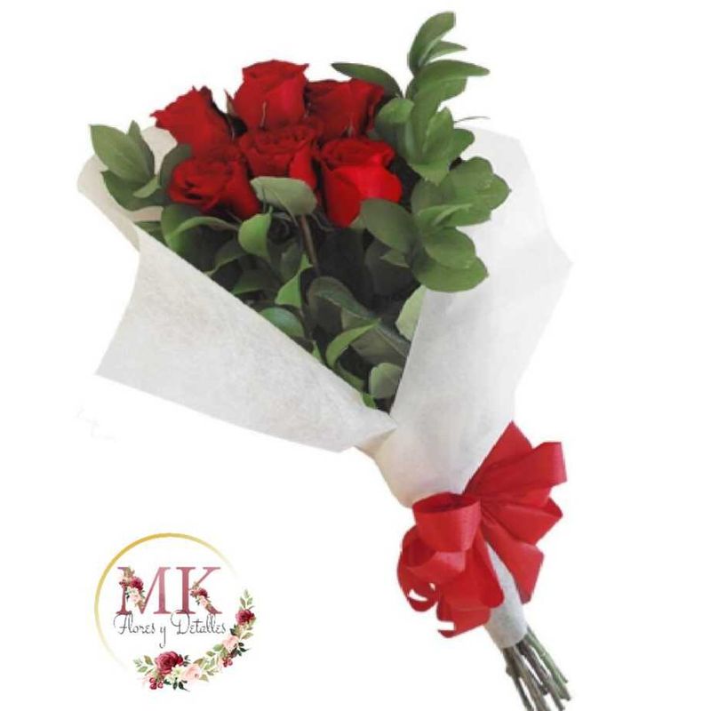 GENERICO - Ramo Alargado de 8 Rosas Rojas
