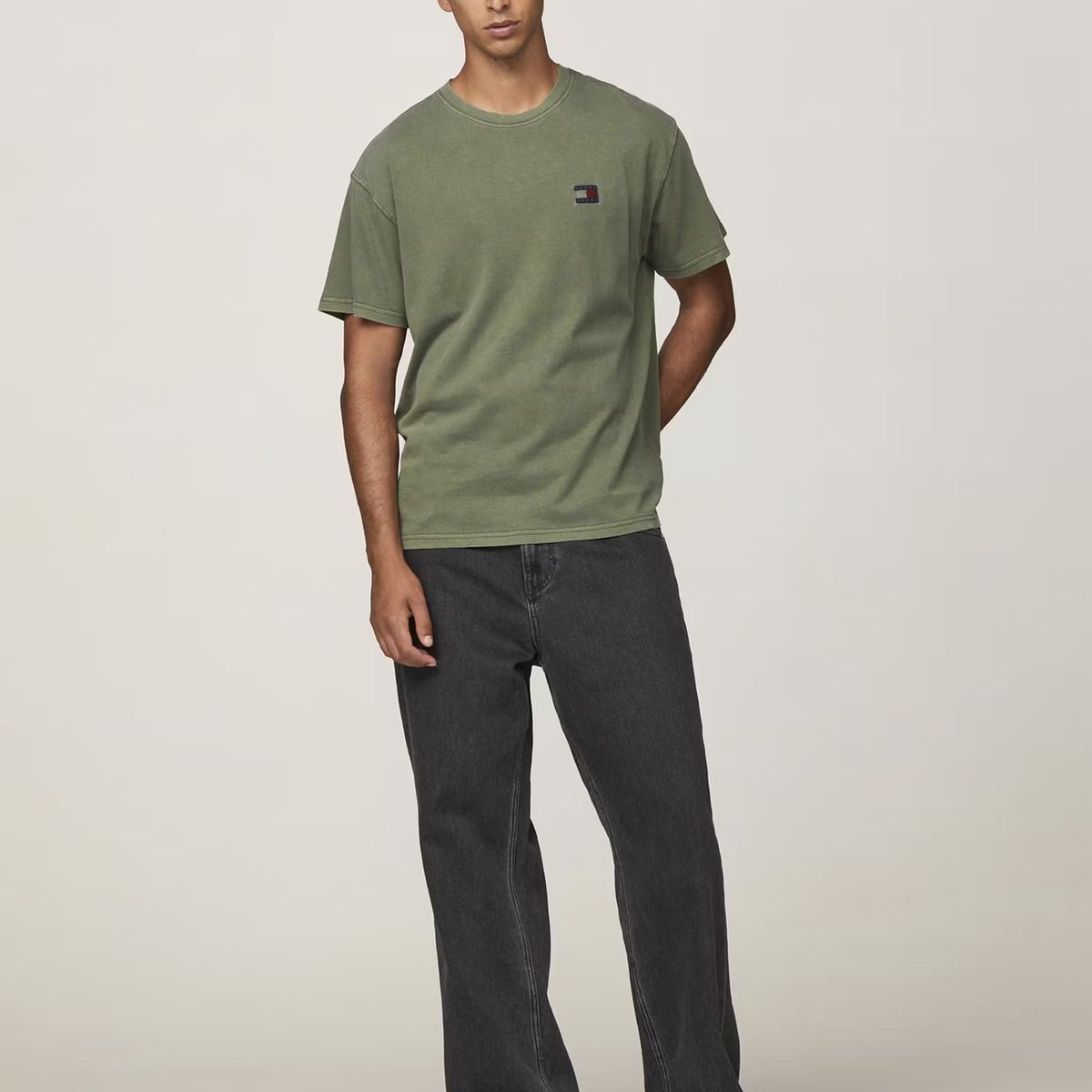 TOMMY HILFIGER - Polera Relaxed Fit Con Parche Tejido Verde Tommy Jeans