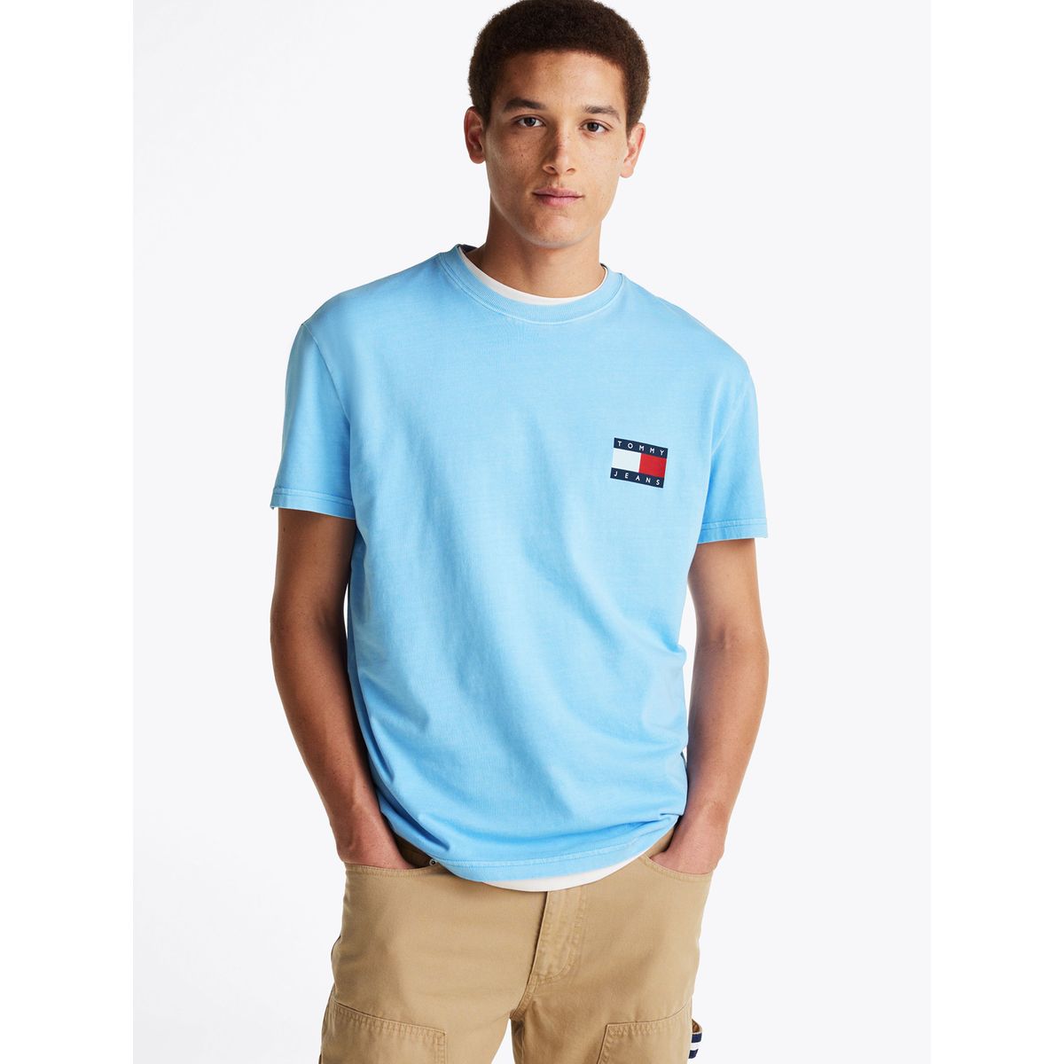 TOMMY HILFIGER - Polera Heritage Flag Logo Celeste Tommy Jeans