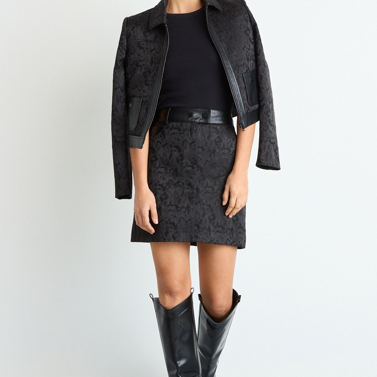 IO - Falda Corta Mujer Negro IO