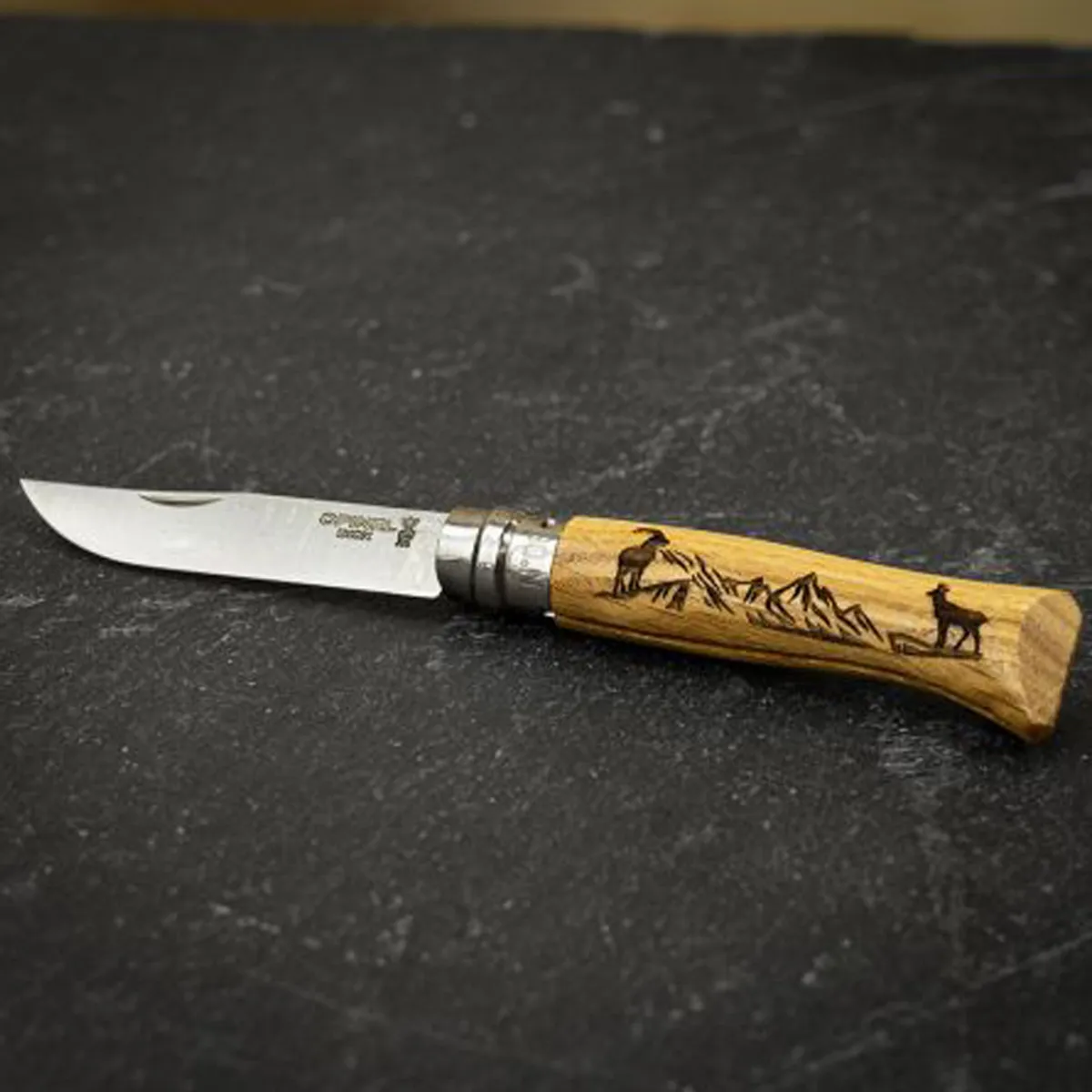 OPINEL - Cuchillo N°08 Animalia Opinel Roble con grabado de gamuza