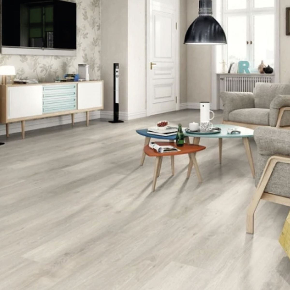 Piso Vinílico SPC Gris Moka 224mt2 5mm 122x184 cm, marca DOER - Foto 2
