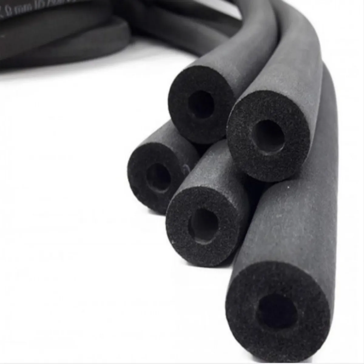 GENERICO - AISLACION ELASTOMERICA NEGRA 2 MTS 1/2" TUBERÍAS DE AIRE ACONDICIONADO