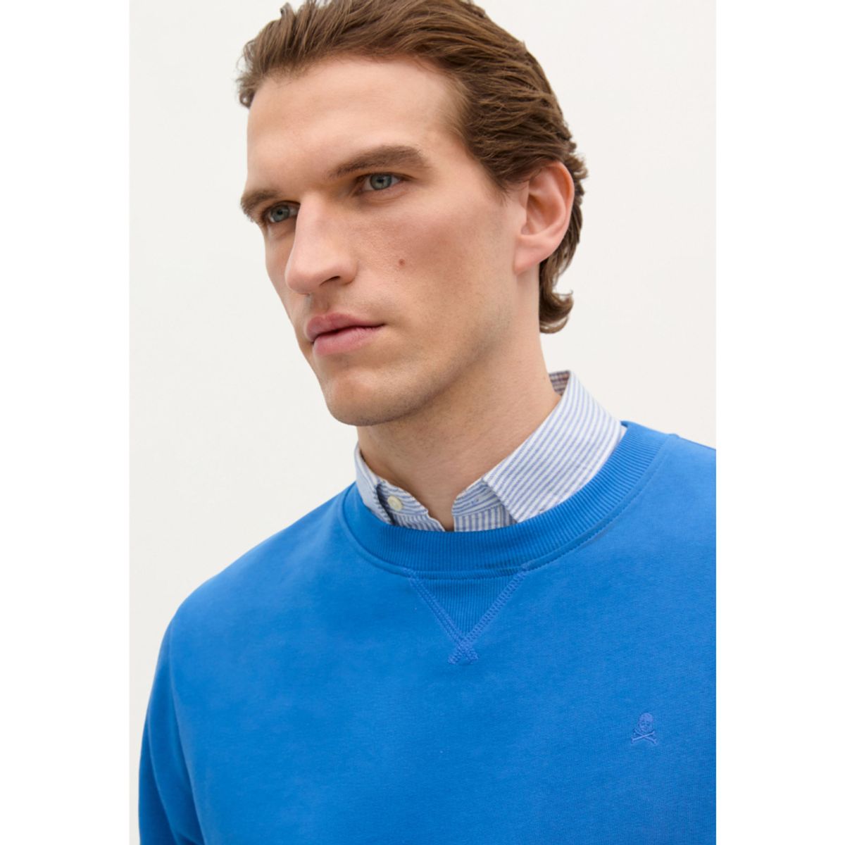 SCALPERS - POLERÓN BÁSICO CALAVERA BORDADA