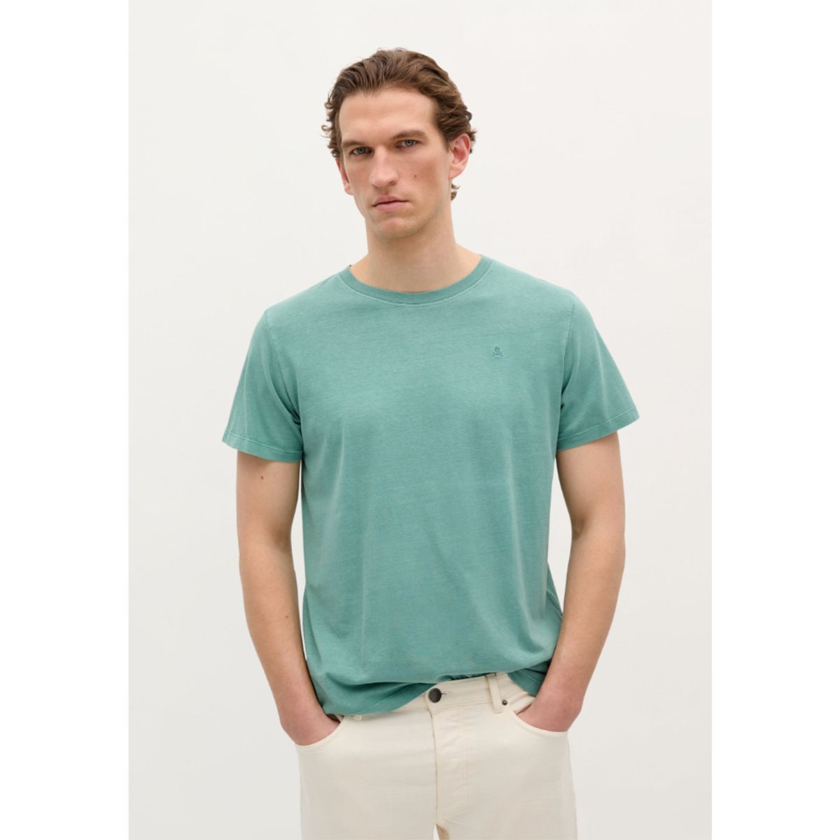 SCALPERS - POLERA CALAVERA BORDADA TONO