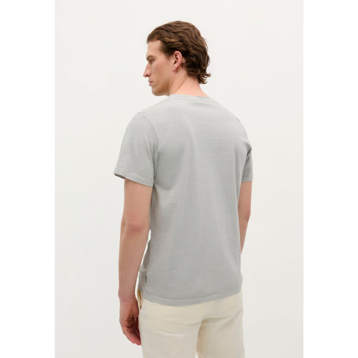 SCALPERS - POLERA CALAVERA BORDADA TONO