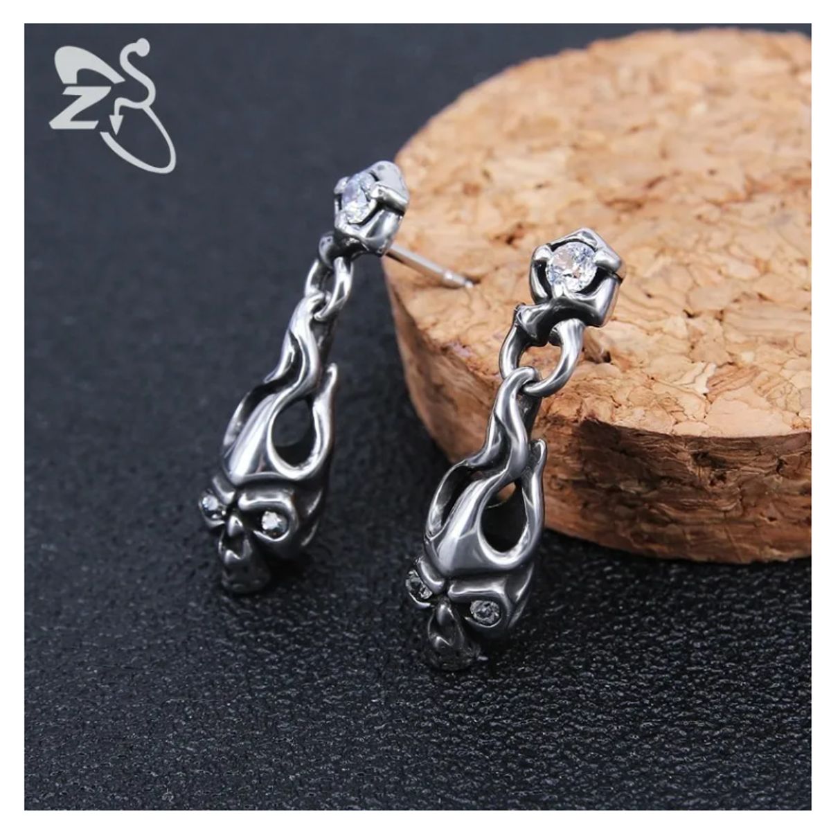 GENERICO - Aros Punk Calavera Titanio Hombre Mujer Earing Gota