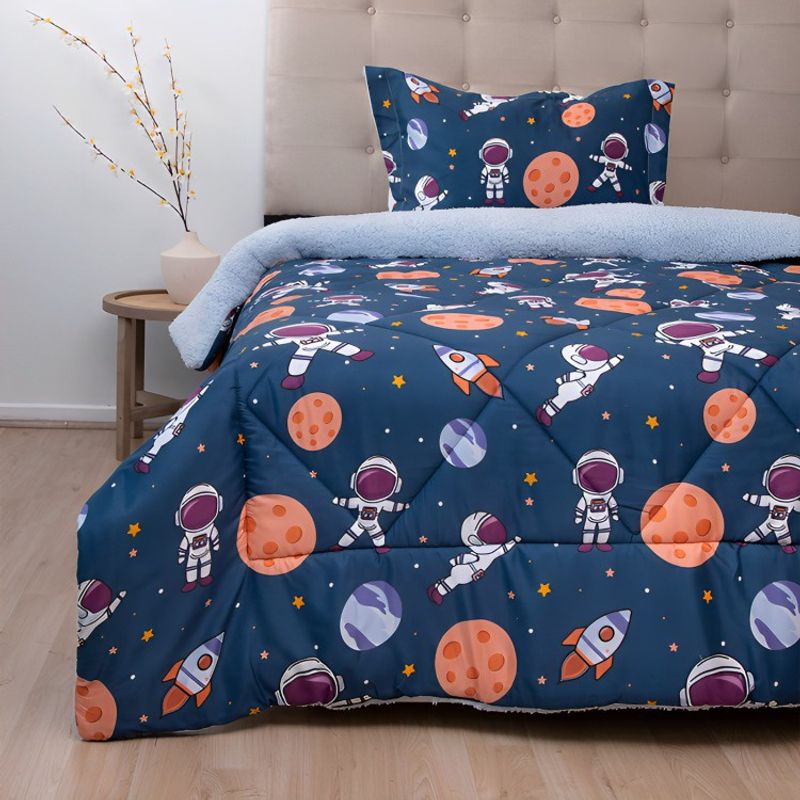 DORAL - Plumón Estampado Deluxe Sherpa Kids 15 Plazas  Astronauta  Doral  170x 240 cm