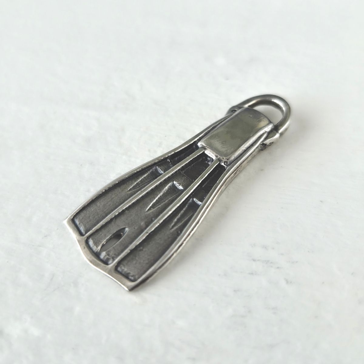 GENERICO - Colgante de Plata 950 Aleta de Buceo