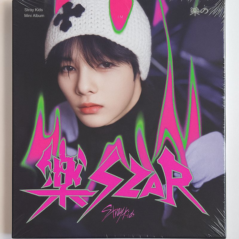 GENERICO - STRAY KIDS ROCK STAR IN Postcard Ver Album