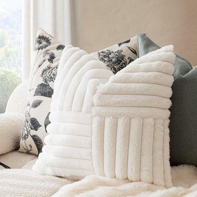 Imagen 2 del producto Pack De 02 Fundas De Cojín Pelo De Conejo De Imitación 45x45 Blanco